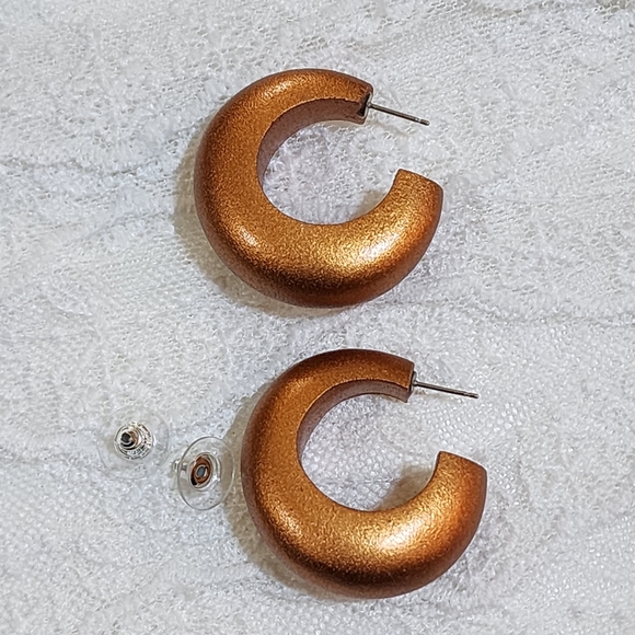 Vintage Lightweight Bronze Toned Chunky Hoop Pierced Earrings - Picture 5 of 7